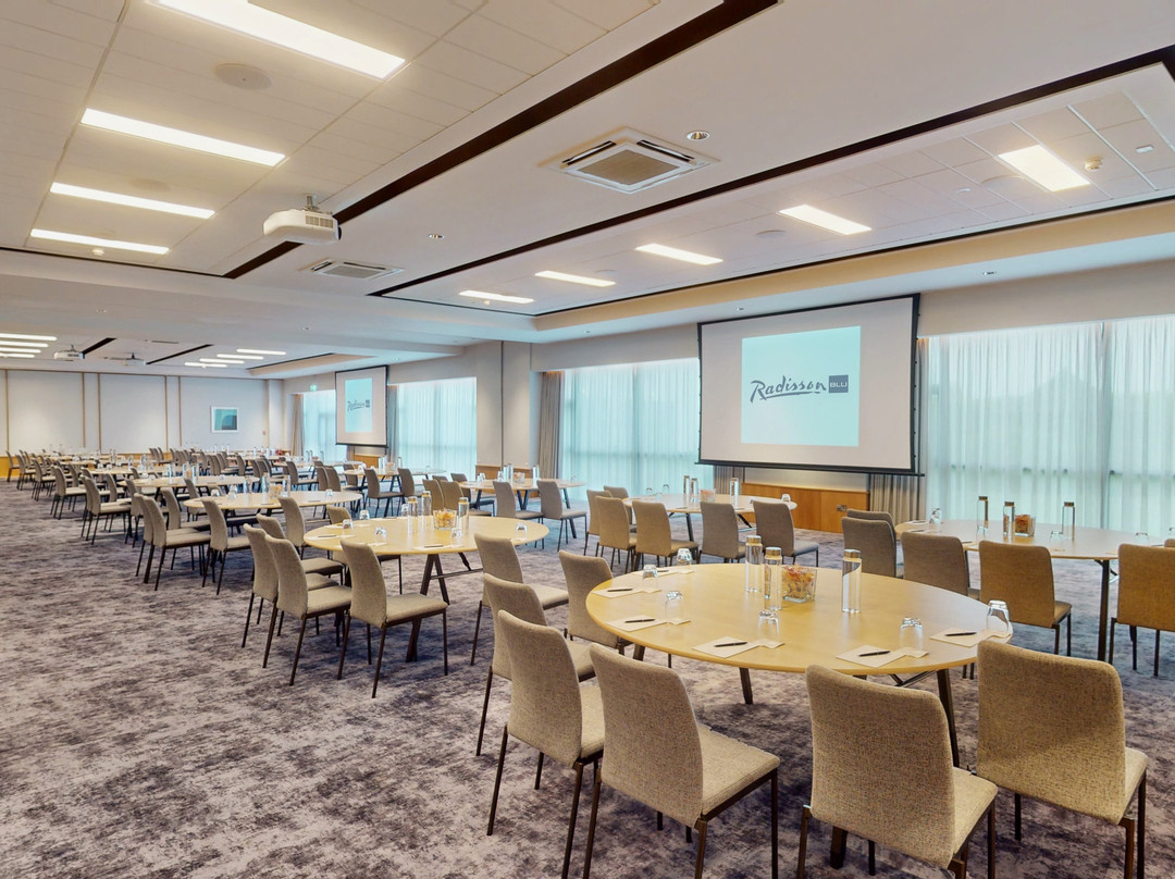 都柏林机场丽笙酒店主图