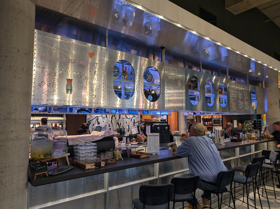 Moxy Berlin Airport Hotel主图