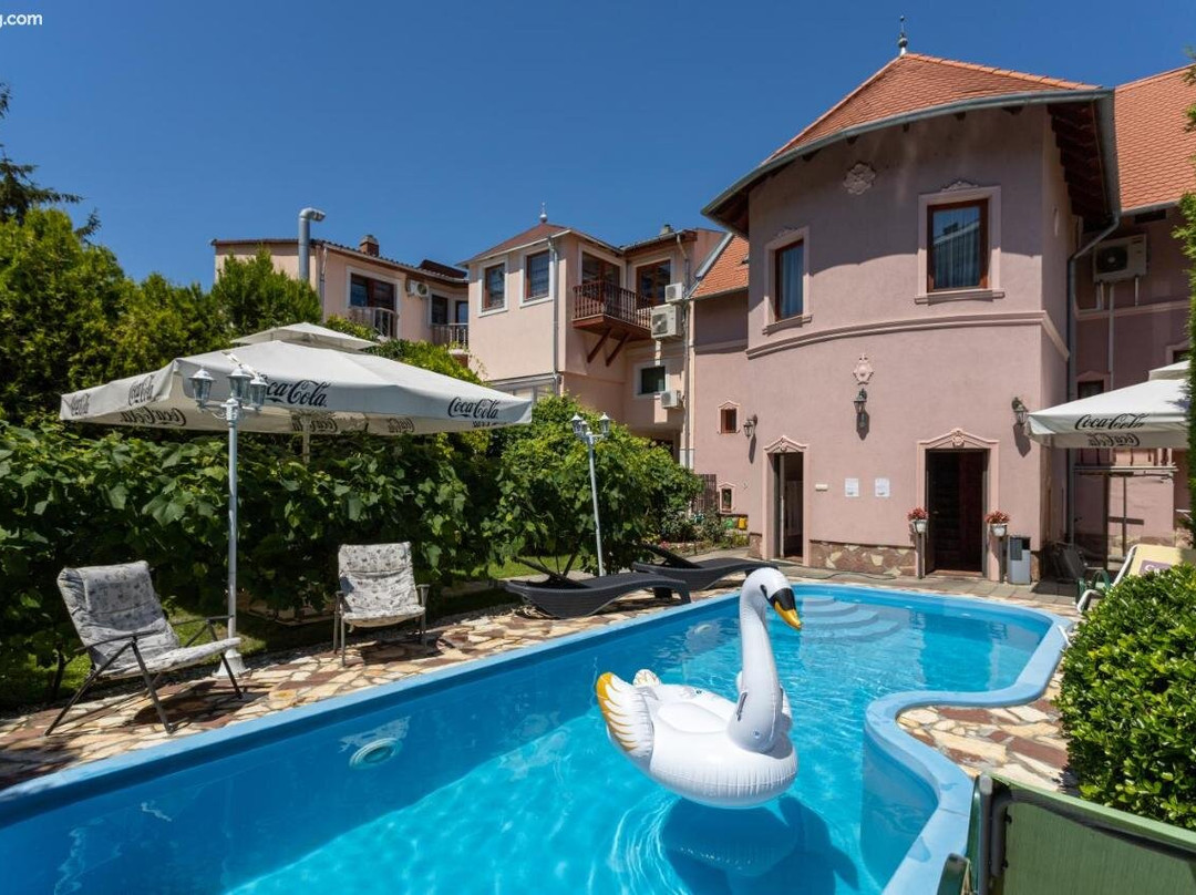 Illés Hotel és Stüszi Vadász Étterem主图