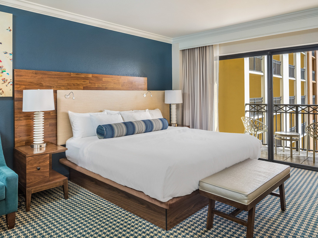 The Atlantic Suites on The Ave主图