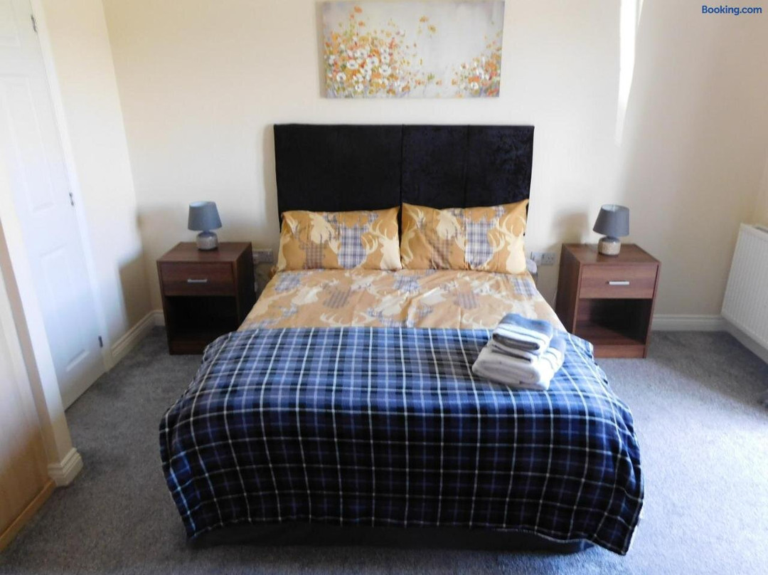 Double Room with Ensuite, Tea & Coffee, Falkirk, Scotland