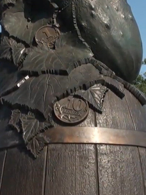 Monument to Cucumber景点图片