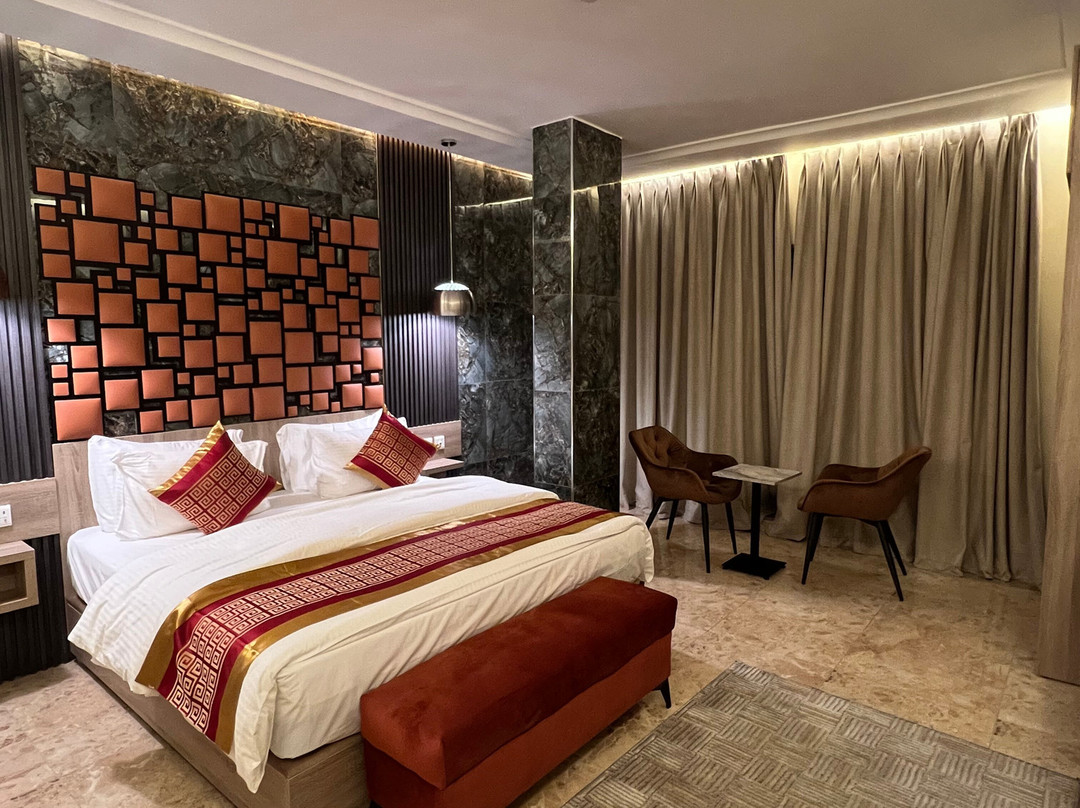 夸特洛瑞莱克斯酒店主图