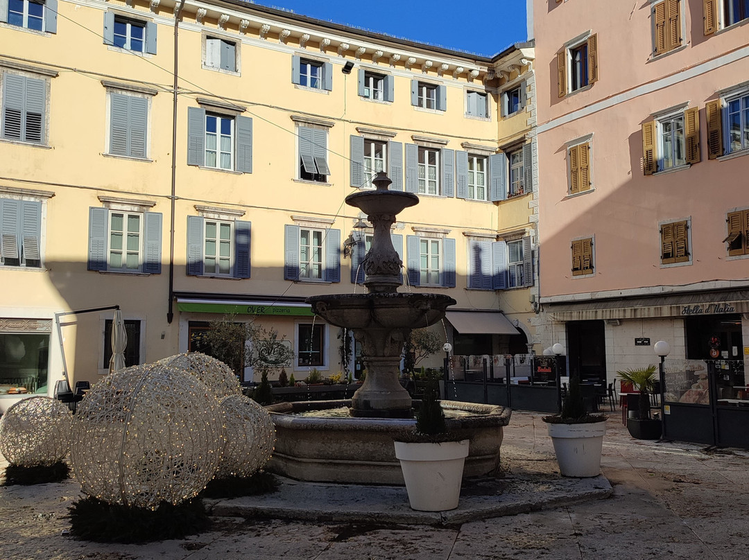 Piazza Erbe di Rovereto景点图片