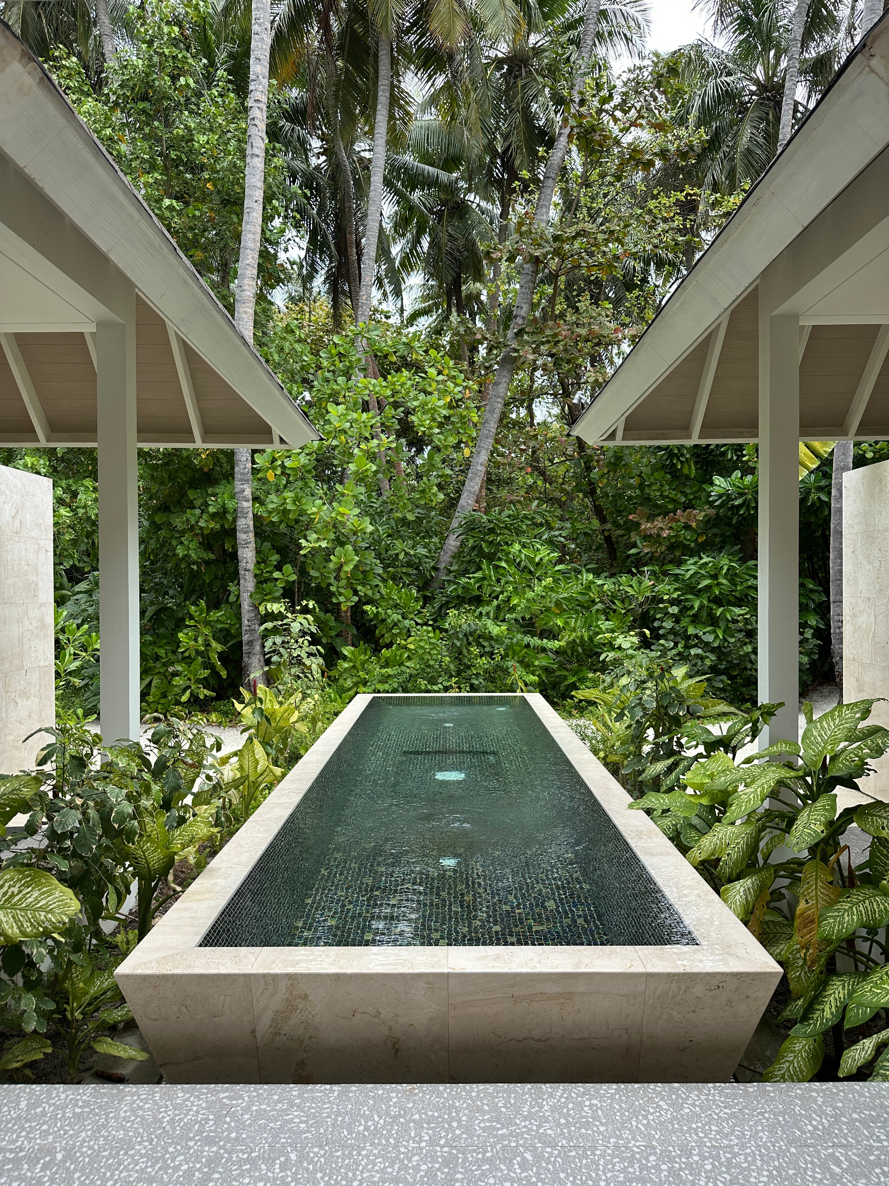 Avani+ Fares Maldives Resort-浴室