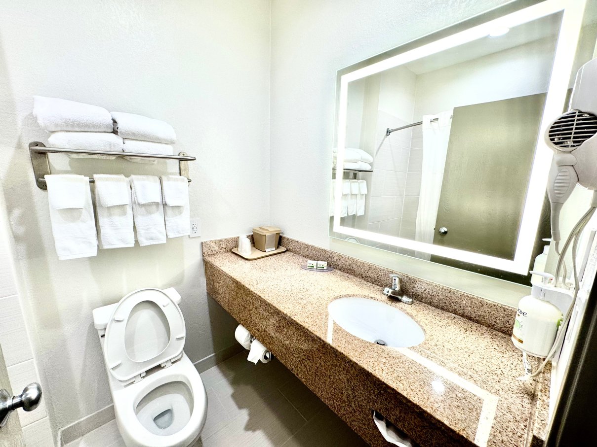 里奇蒙I-70 温德姆呗盟旅店-浴室