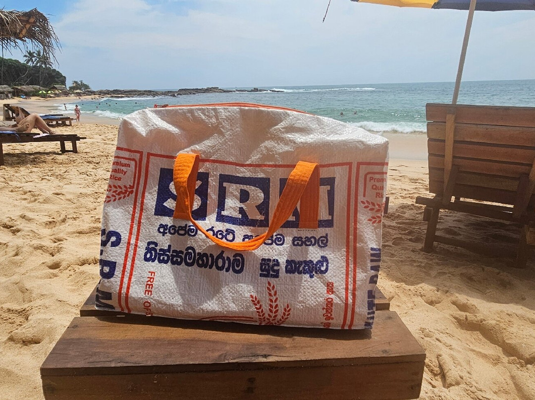 Underneath The Mango Tree主图