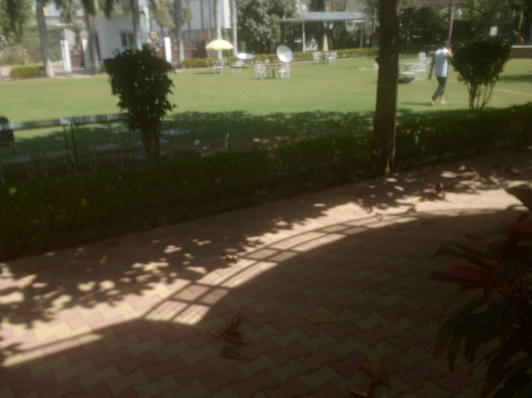 Silver Oak Country Yard Hotel & Resort主图