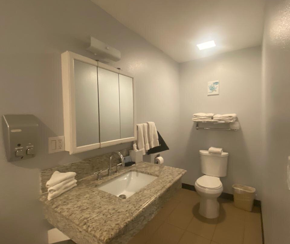 Ocean Surf Inn & Suites主图