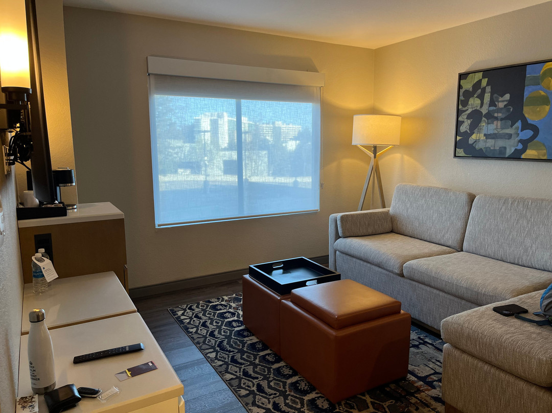 广场套房酒店主图