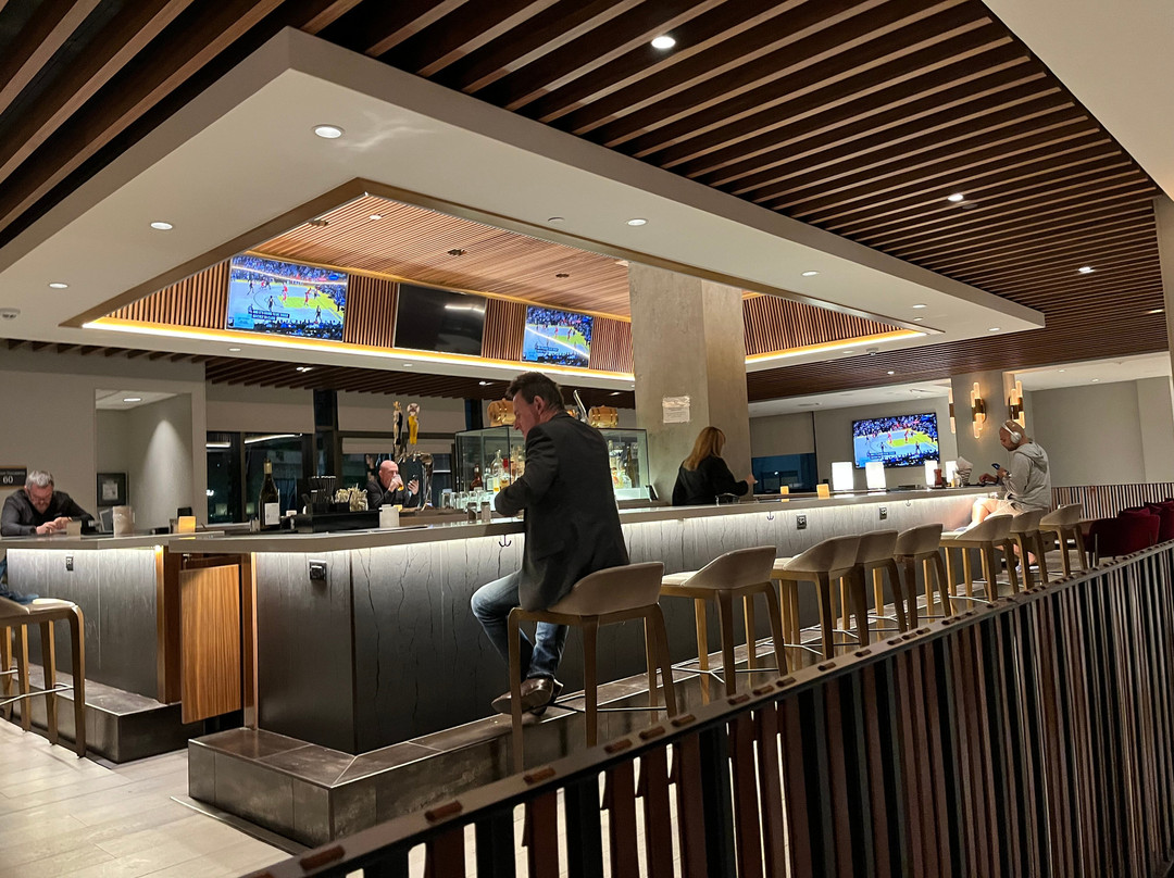 广场套房酒店主图