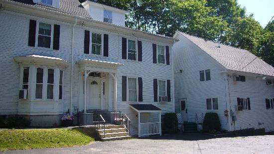 The Village Inn主图