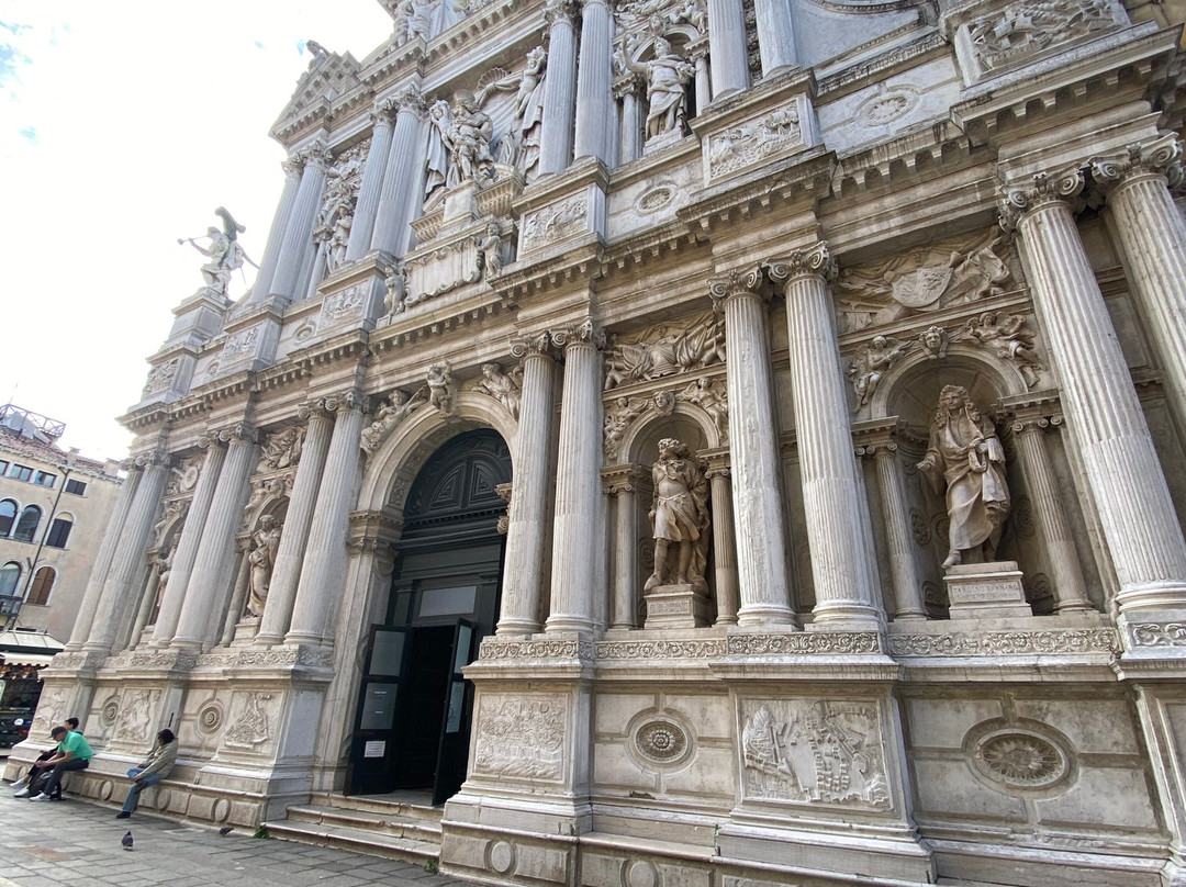 百合圣母教堂-威尼斯必去景点