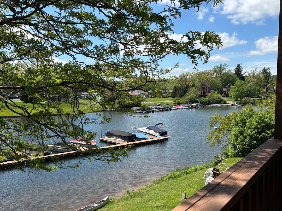 LakeFront Lodge主图