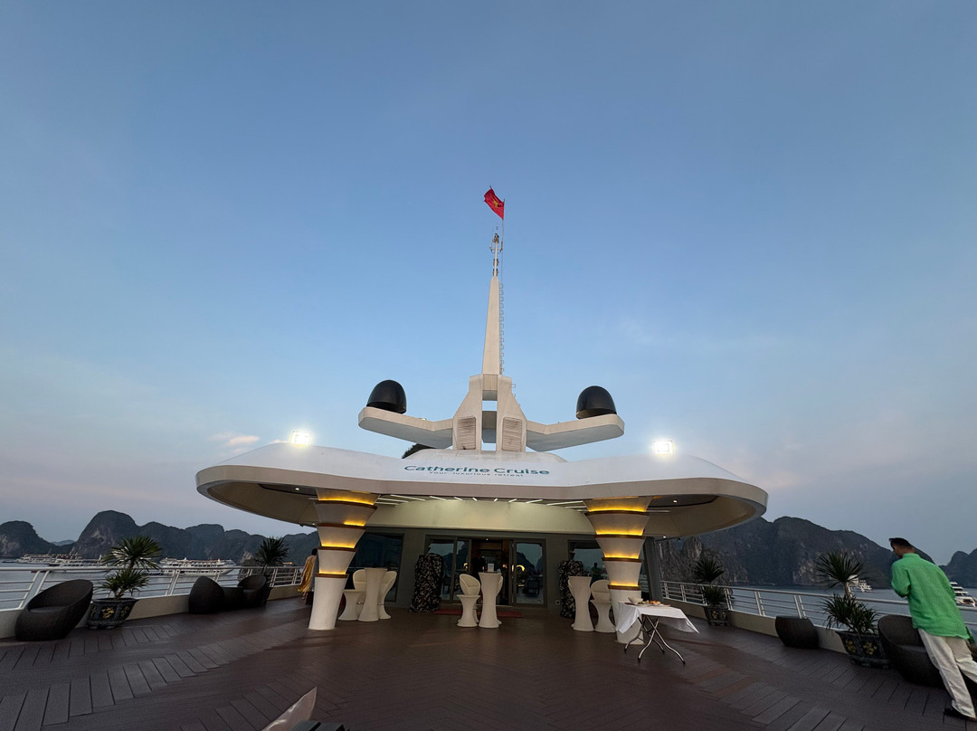 Catherine Cruises-下龙湾必去景点