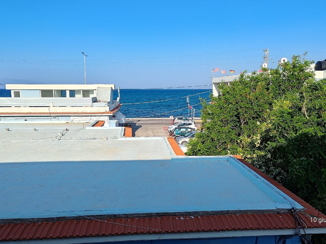 Seafront Studios & Apartments主图