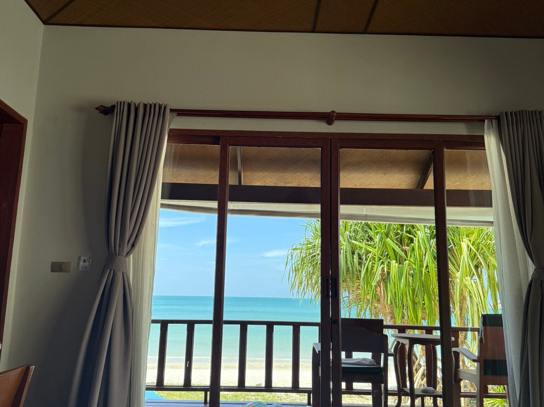 平昌海滩度假酒店主图