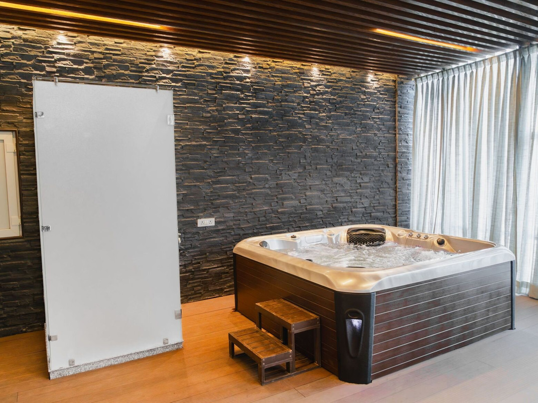 Montclair Ananta Elite Solan