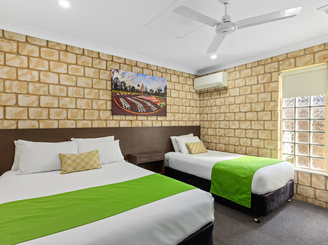 大分水岭村汽车旅馆主图