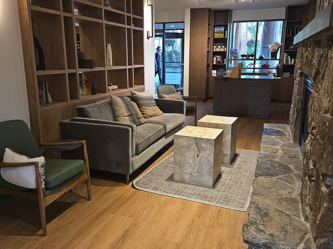 Whitefish Riverfront Hotel主图