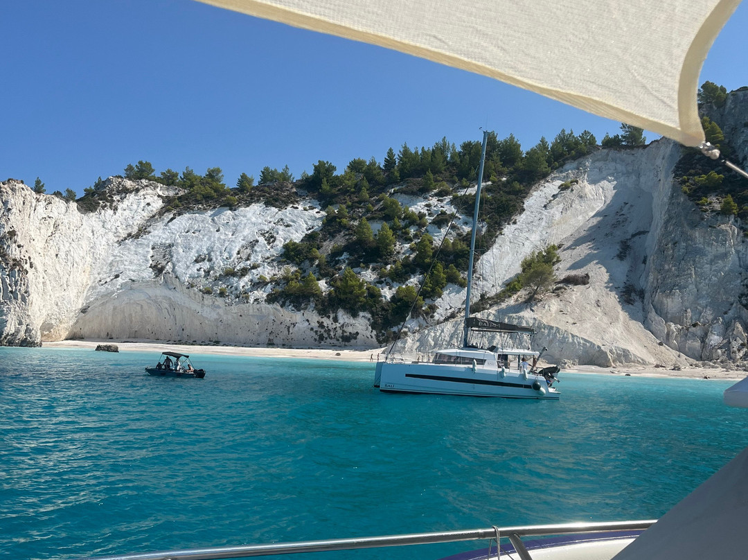 Lixouri Cruises By Gloria-Lixouri必去景点