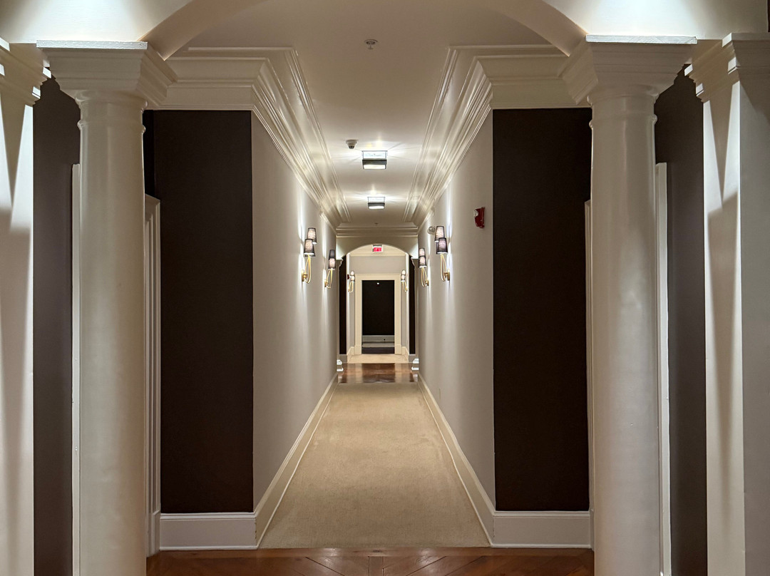 The James Madison Inn主图