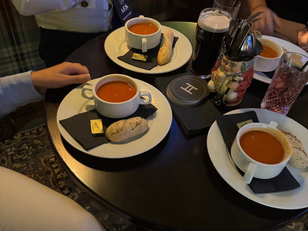 The Golden Lion (livingston Fc)主图