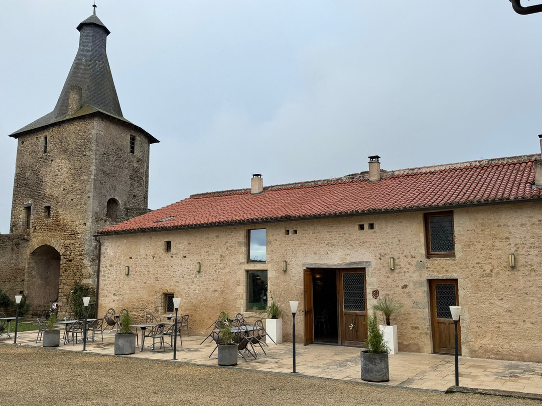 Le Vieux Chateau - chambres et table d'hotes主图