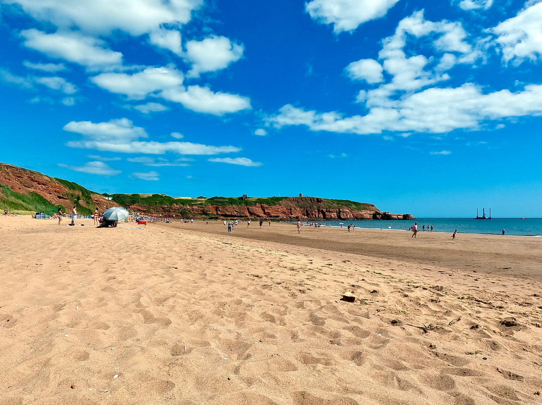 Sandy Bay Beach-埃克斯茅斯必去景点