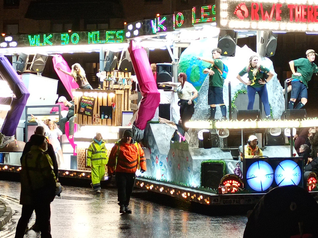Weston-Super-Mare Carnival Procession-滨海韦斯顿必去景点