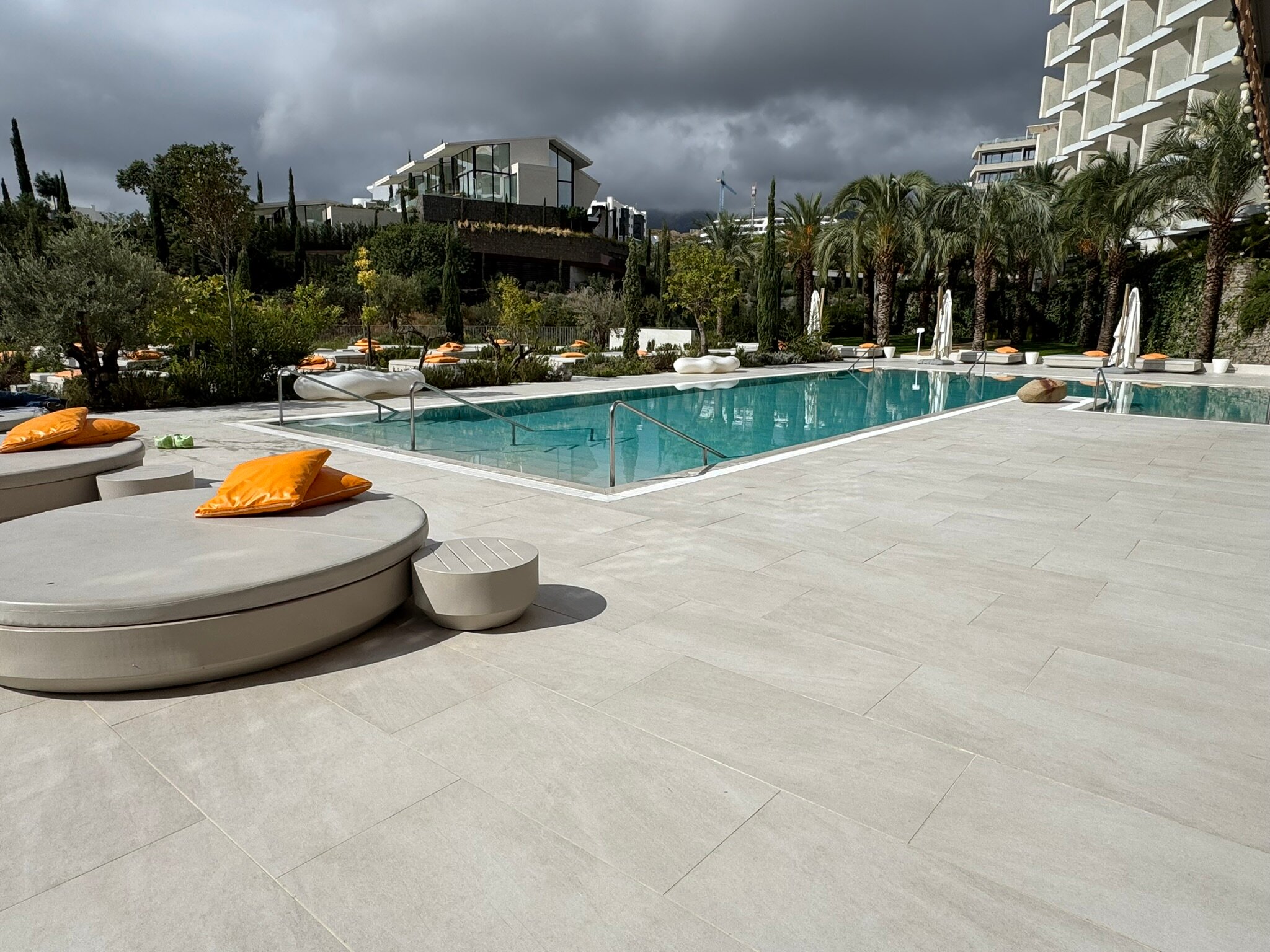 Higuerón Hotel Curio Collection by Hilton-泳池