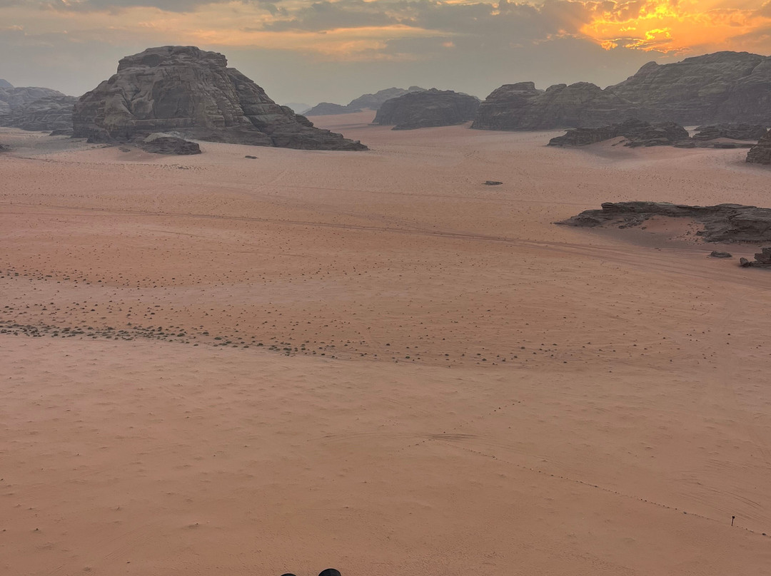 Bedouin host camp& with tour-Wadi Rum Village必去景点