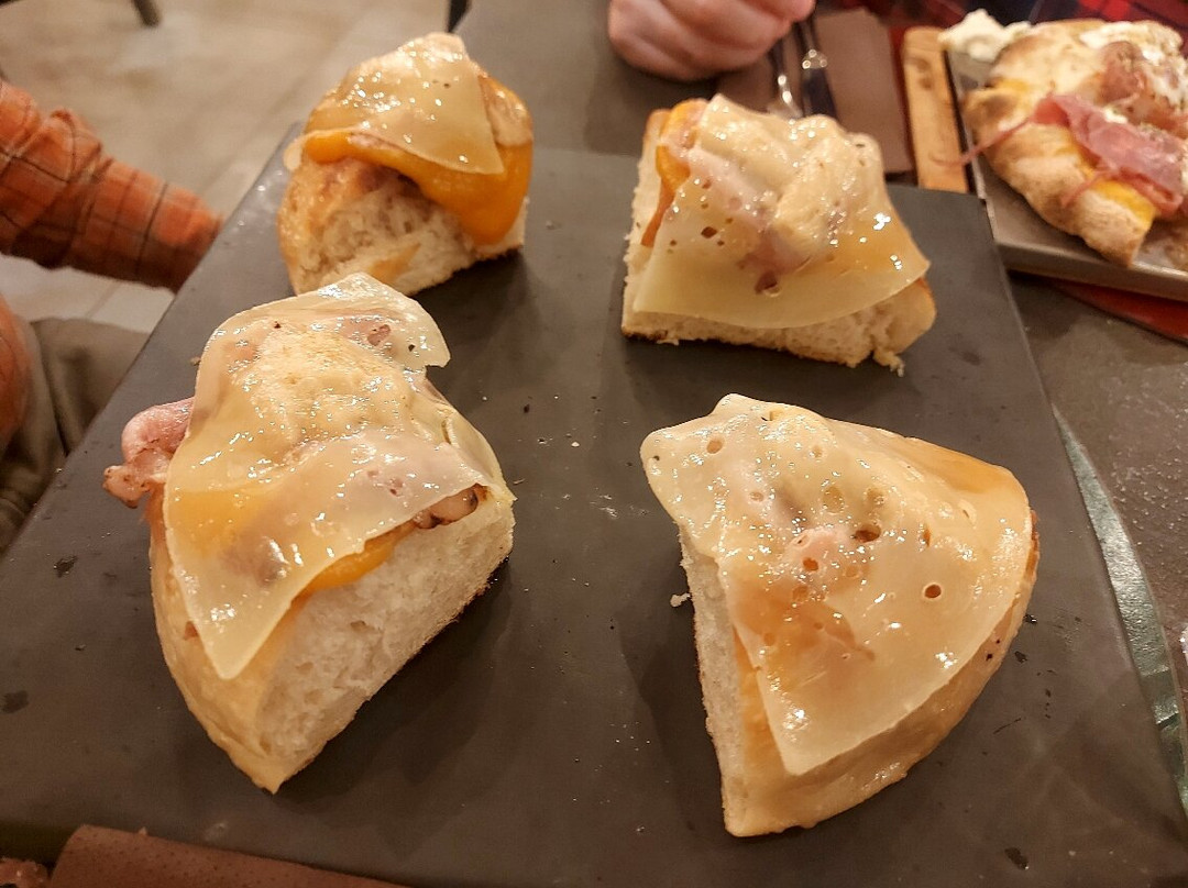 Montepeloso Pizza Dal 1960