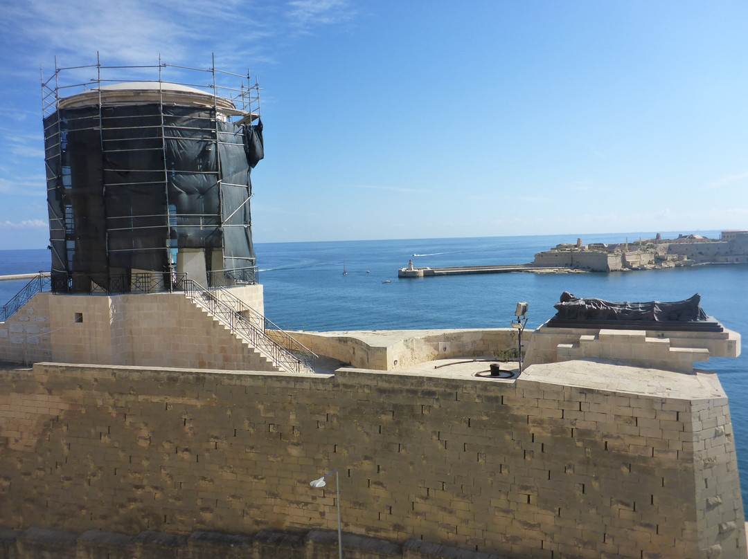 Siege Bell War Memorial-瓦莱塔必去景点