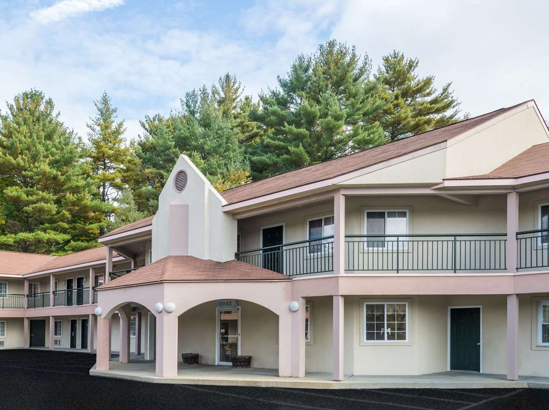 Howard Johnson by Wyndham Lenox主图