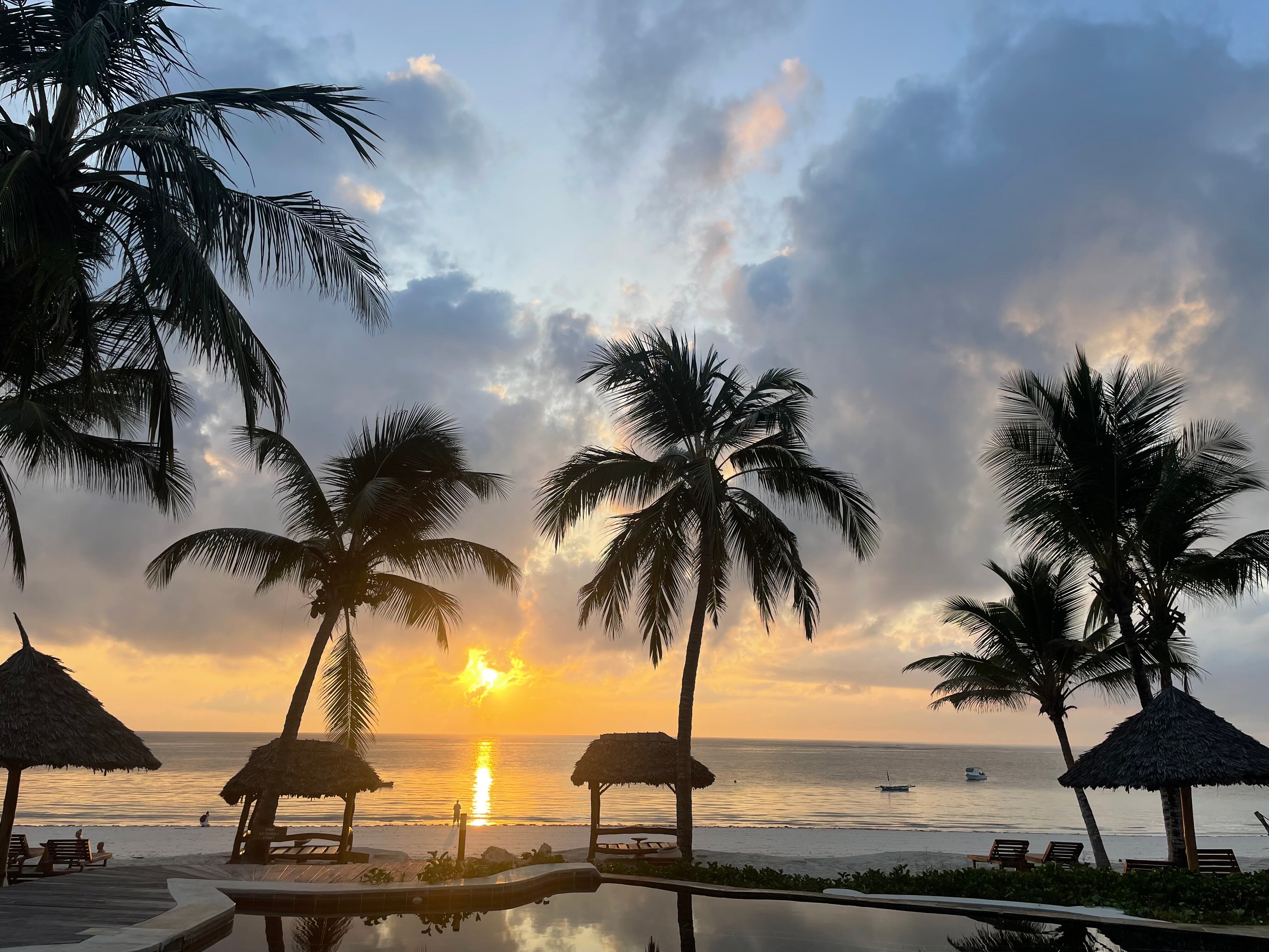 爱水者海滩度假村-官方