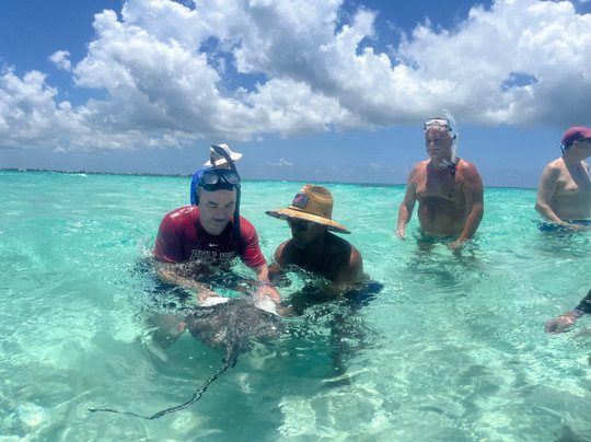 Double Trouble Charters-西湾必去景点