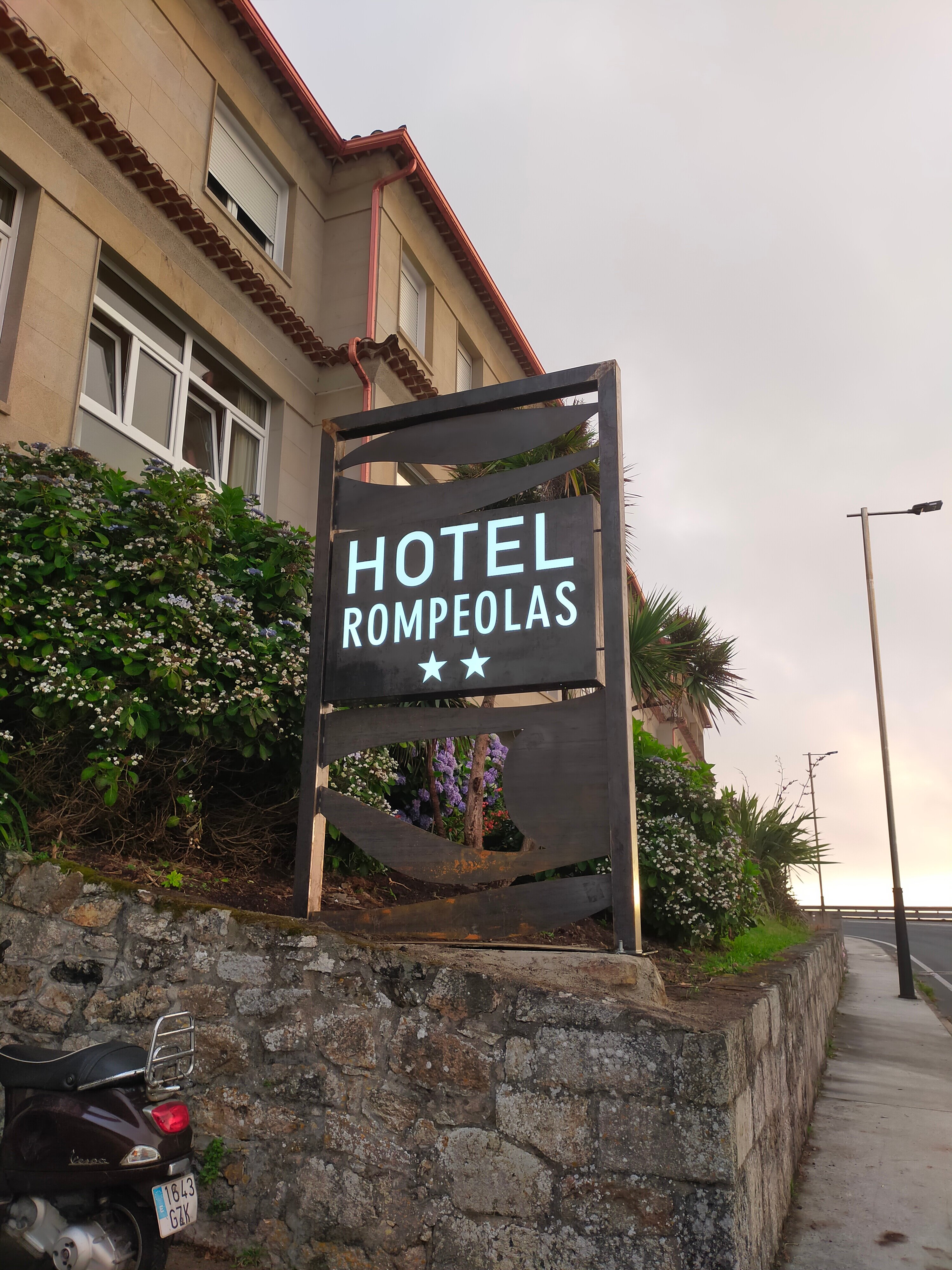 Hotel Rompeolas-官方
