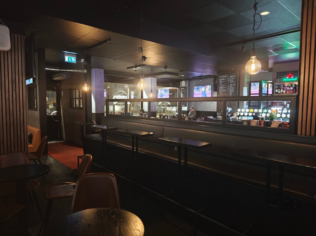 Retro Bar & Restaurant