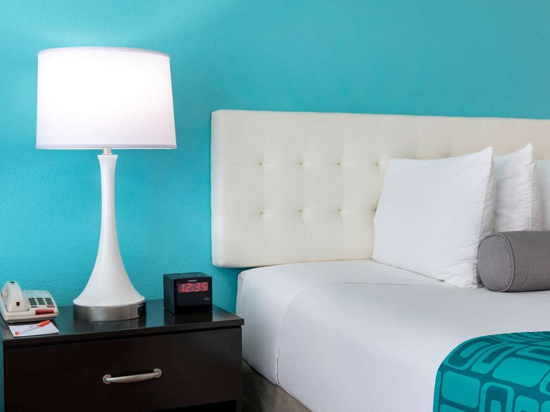 岩石丘温德姆豪生酒店