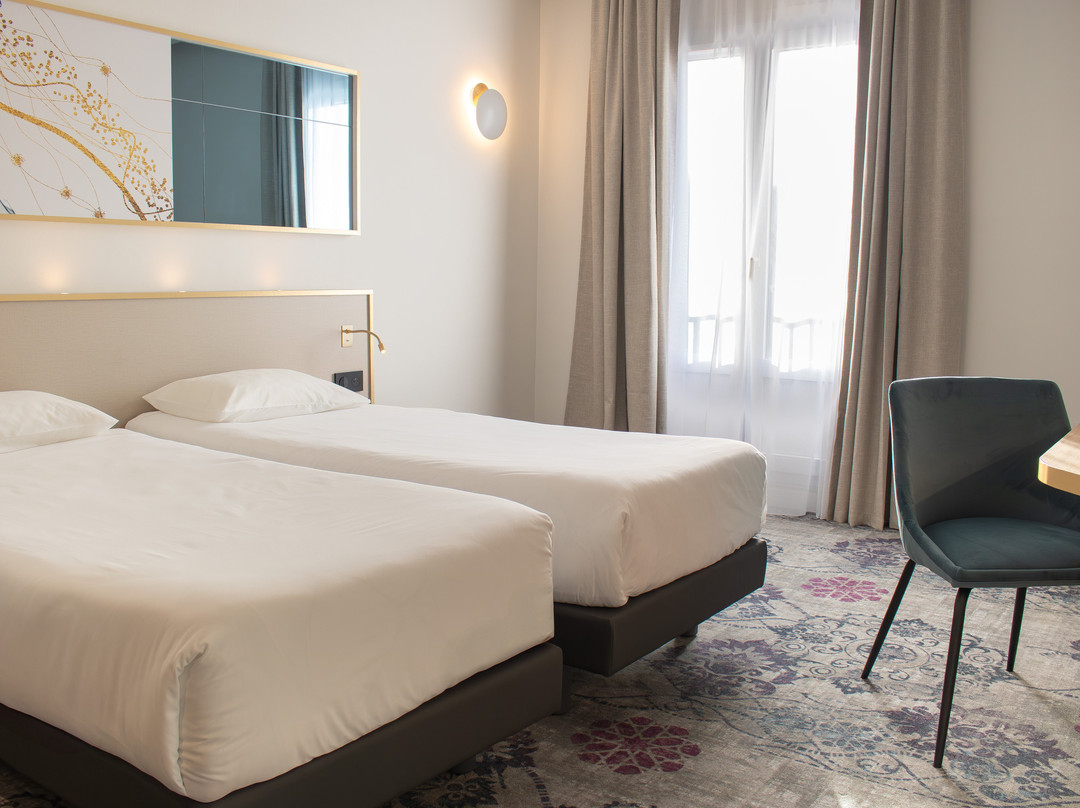 法国卡奥尔布里特酒店主图