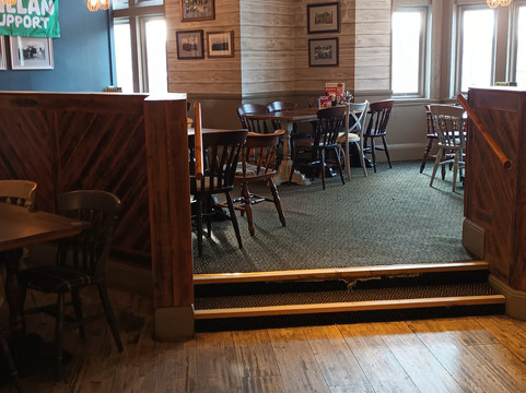 晚安皇家酒店主图