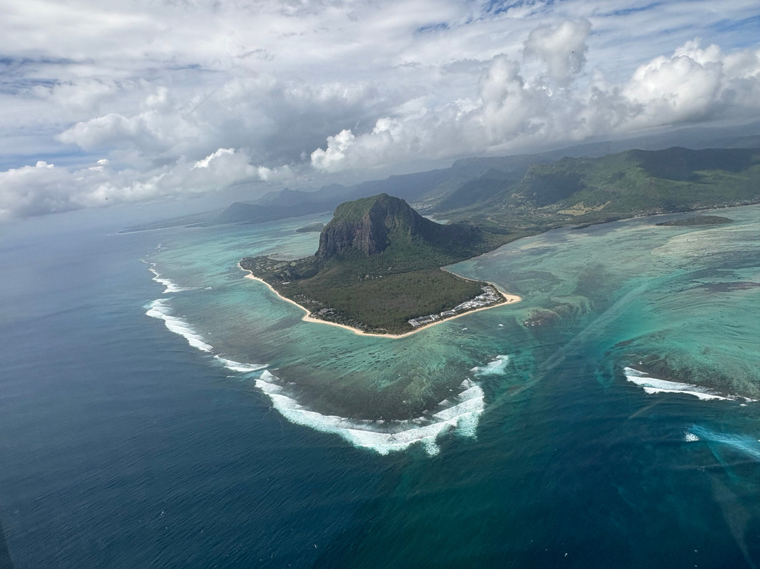 Corail Helicopteres-Triolet必去景点