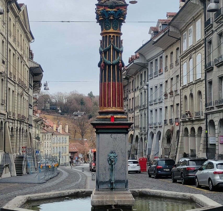 Gerechtigkeitsbrunnen-伯尔尼必去景点