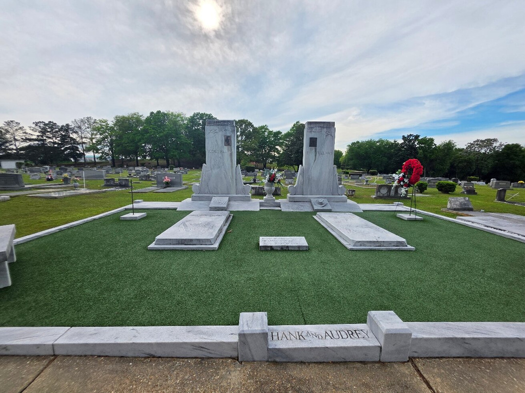 Hank Williams Memorial - Oakwood Annex Cemetery-蒙哥马利必去景点