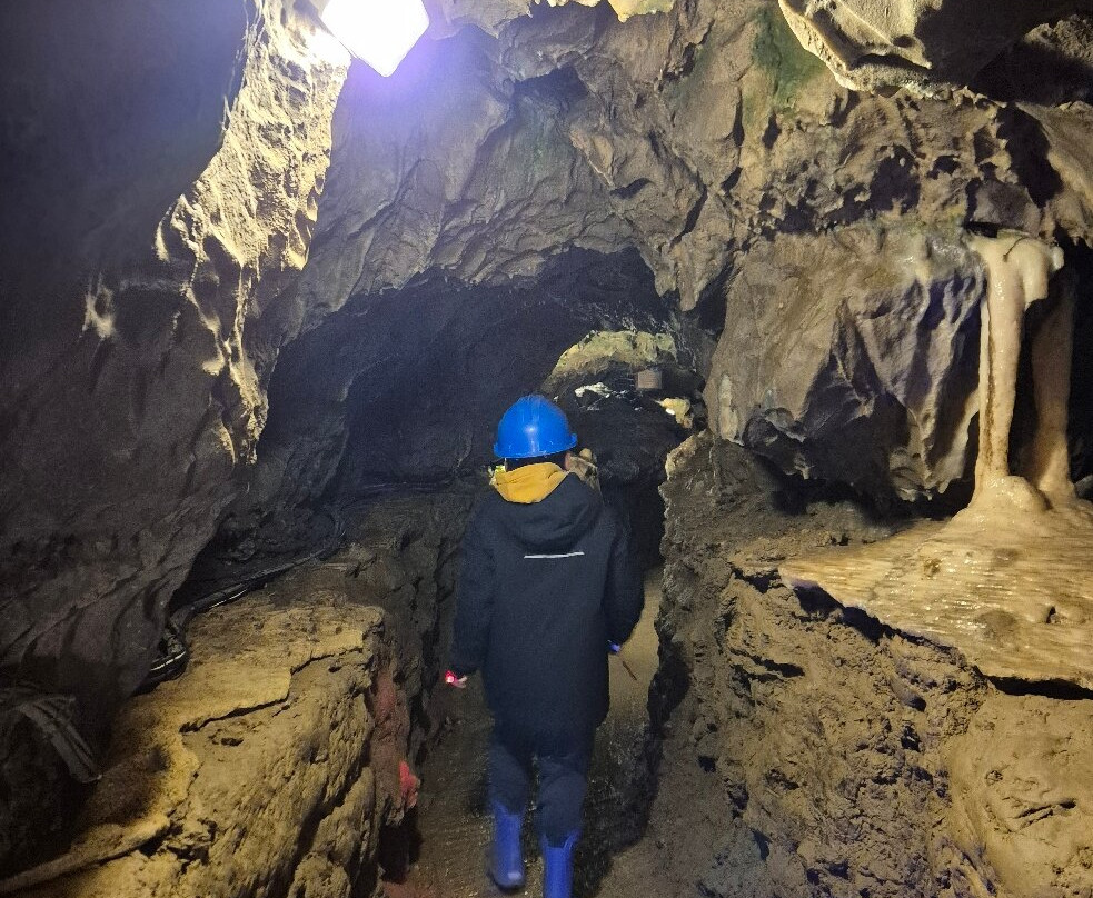 Stump Cross Caverns-Pateley Bridge必去景点
