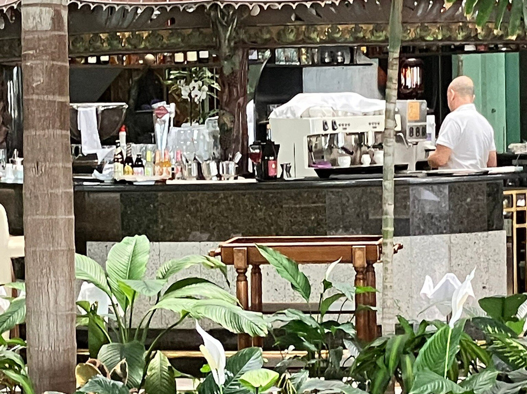 尼瓦利亚花园酒店主图