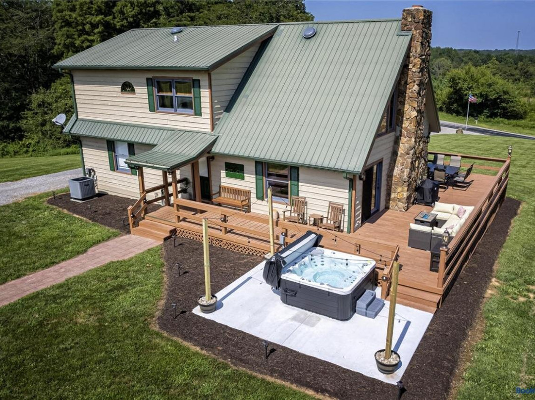 Country Chateau w Hot Tub Near Wine Trail