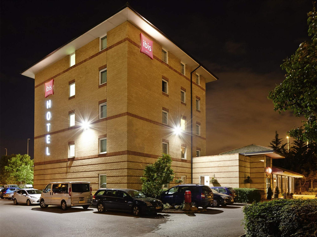 宜必思伦敦瑟罗克 M25 酒店主图