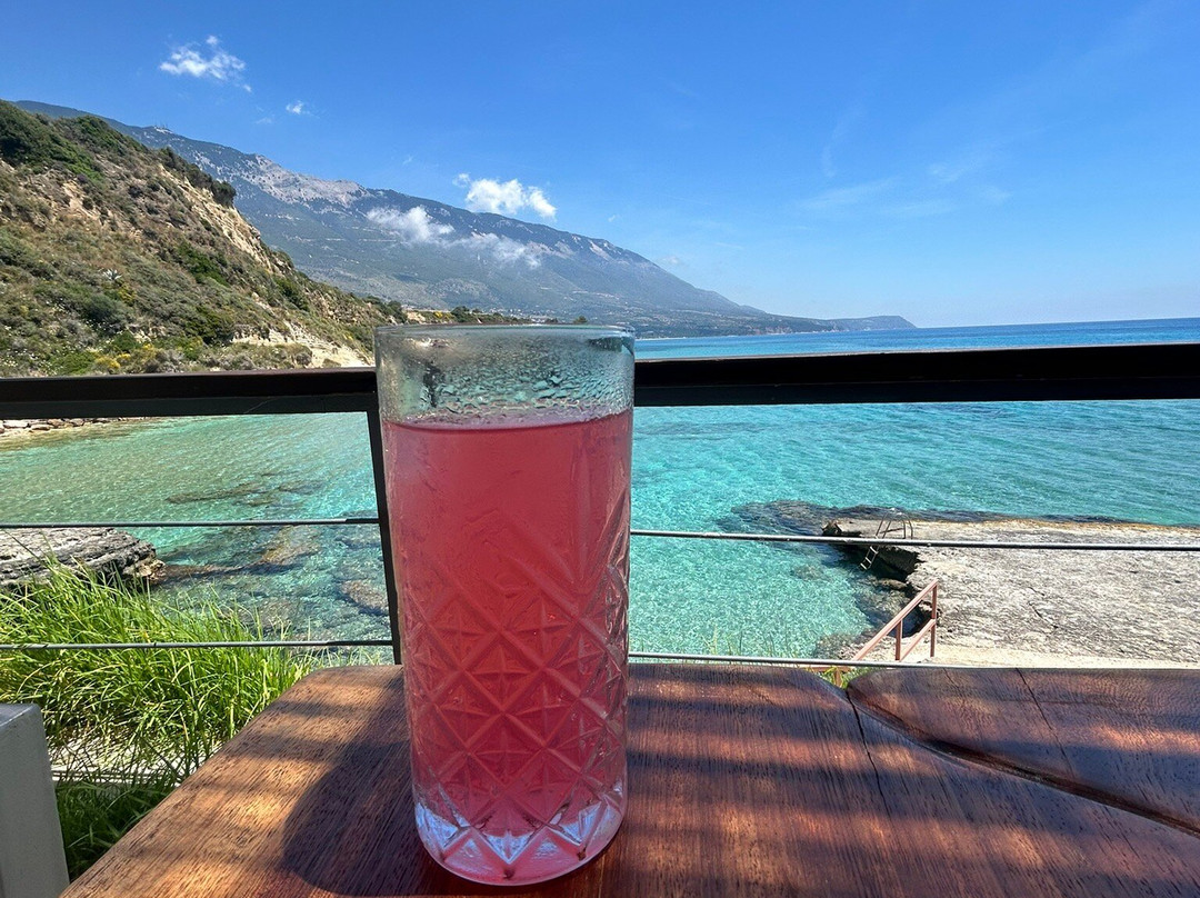 Agios Thomas Beach-Karavados必去景点